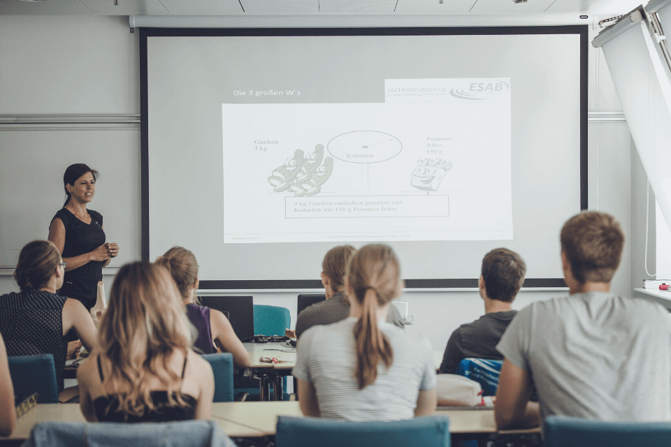 Der schnelle Wechsel zwischen Vorlesung- & Praxisphase gewährleistet ein praxisnahes Studium