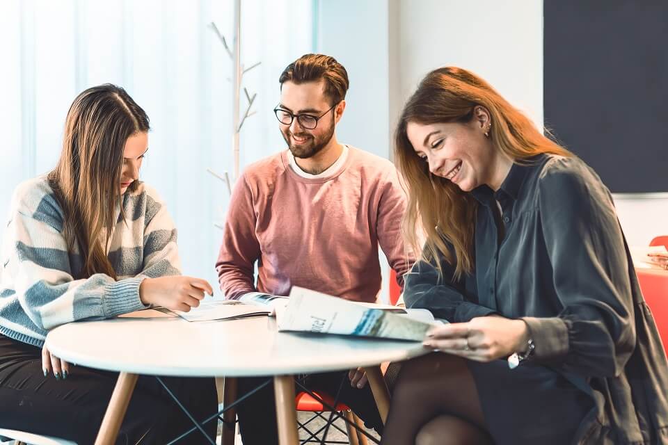 Duales Studium Informatik - IU Duales Studium | ALLE INFOS
