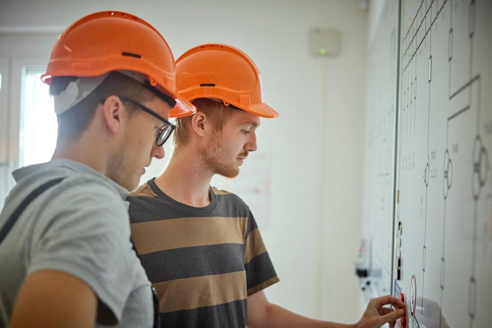 Bei 50Hertz erfährst du während deines Studiums eine praxisnahe Ausbildung und wirst stets durch einen persönlichen Mentor betreut und gefördert