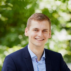 Alexander, dualer Student