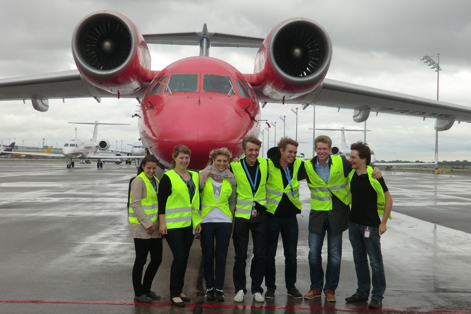 Flugzeugabfertigung hautnah – das erleben unsere dualen Student:innen während dem Luftverkehrspraktikum in den ersten 4 Wochen.