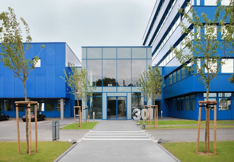 TEDi GmbH & Co. KG Aussenansicht des Haupteingangs der Tedi-Zentrale