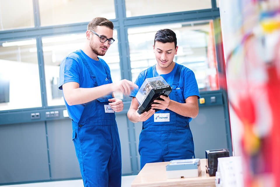 Die clevere Kombination von Theorie und Praxiserfahrung im Unternehmen hat sich bewährt: In drei bis dreieinhalb Jahren wirst du als dual Studierender bei der Mainova intensiv ausgebildet und optimal auf deinen erfolgreichen Berufseinstieg vorbereitet.