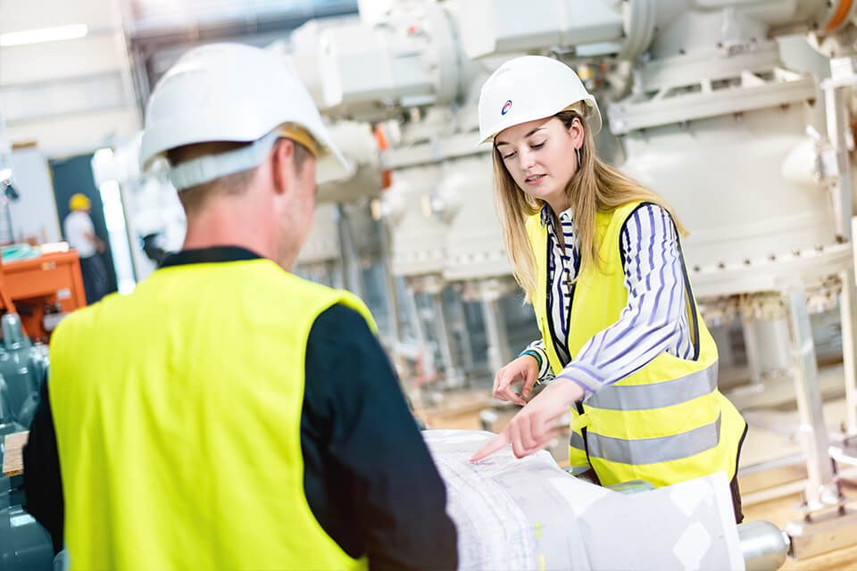 Neben dem dualen Studium Business Administration bieten wir auch Bauingenieurwesen, Allgemeine Informatik, Elektrotechnik und Maschinenbau an