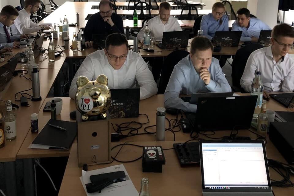 Wir lassen es bei den Events nicht nur richtig krachen, sondern arbeiten auch hart für unseren Erfolg